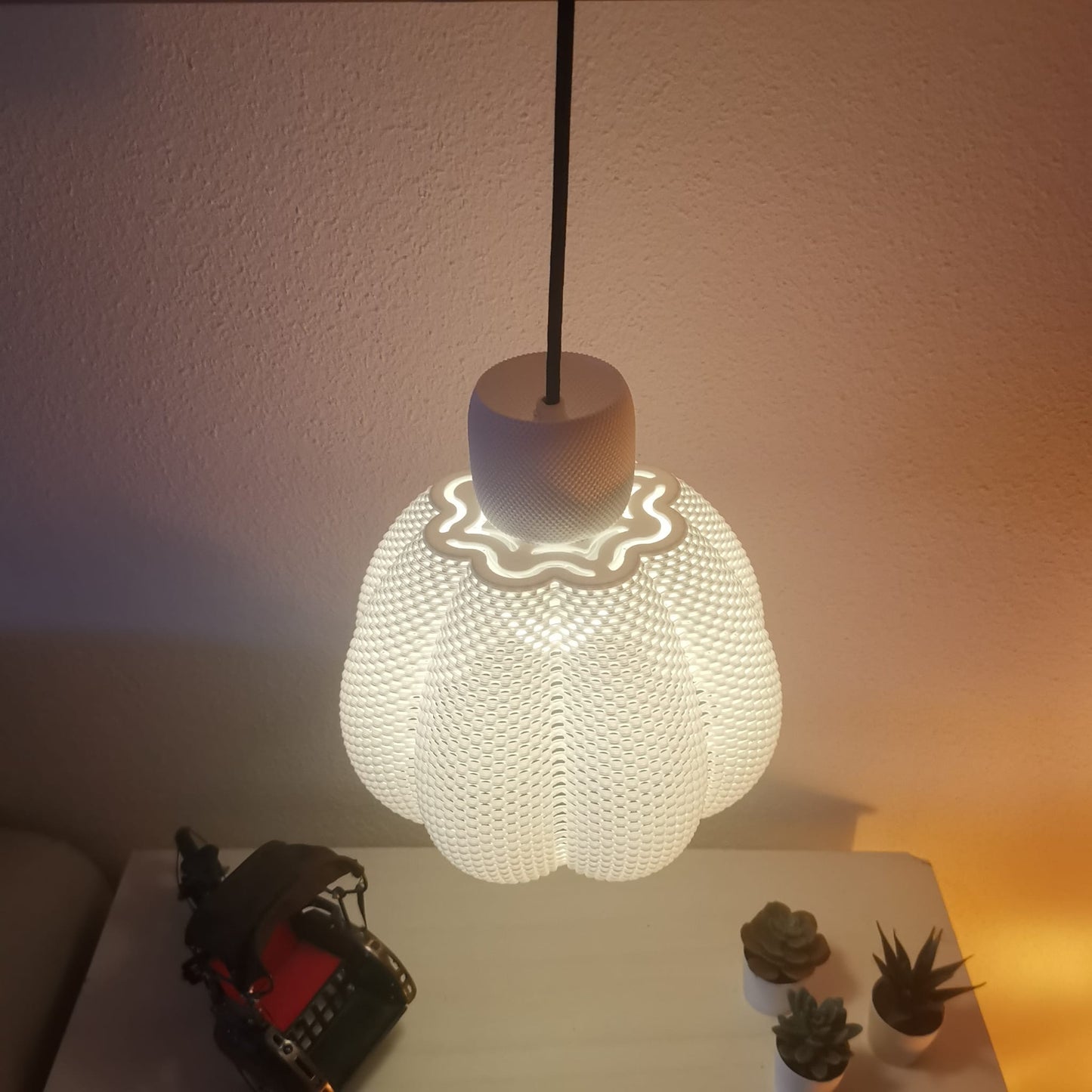 Lámpara “Celeste Light” – Diseño Moderno y Luz Ambiental Suave