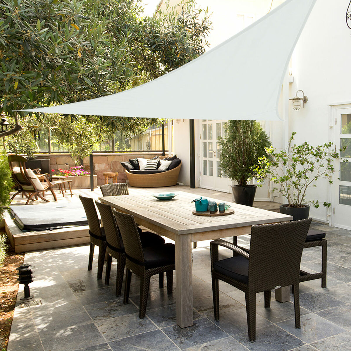 Set de 4 Toldos Triangulares Aktive 5x5x5 m – Poliéster Resistente para Exterior y Jardín