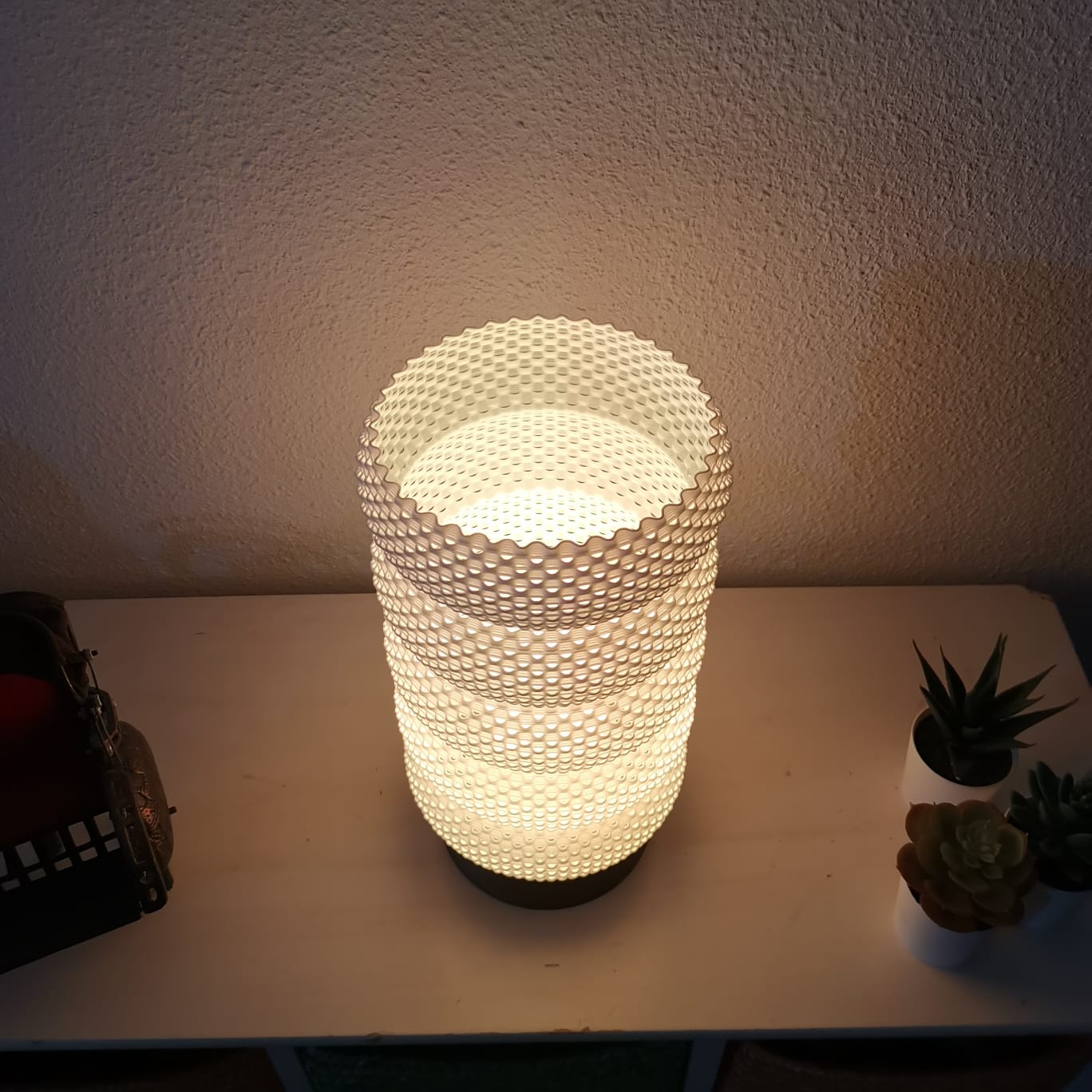HiveGlow Portable – Lámpara Portátil de Diseño 3D con Luz Ambiental y Batería Recargable